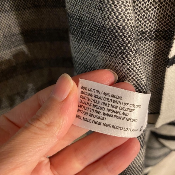 Target Patterned Oversized Vest - Picture 4 of 4